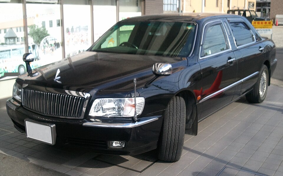 Mitsubishi Dignity — First generation